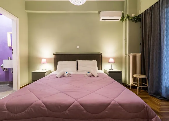 Modern-Vintage Apartment By Acropolis Museum