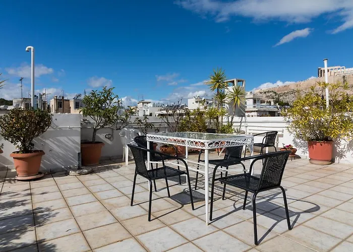 Modern-Vintage Apartment By Acropolis Museum